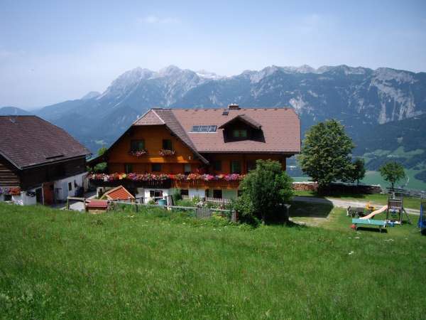 Loipoldhof mit Dachstein